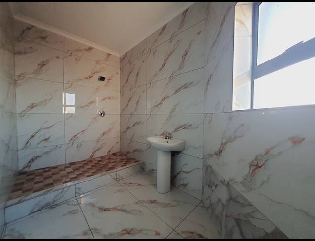 1 BEDROOM APARTMENT TO LET IN RABIE RIDGE